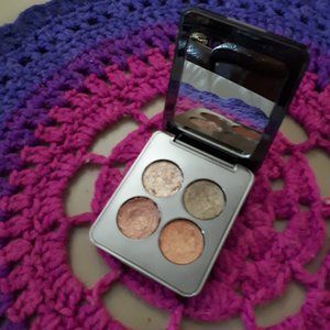 Roen beauty  11:11 palette